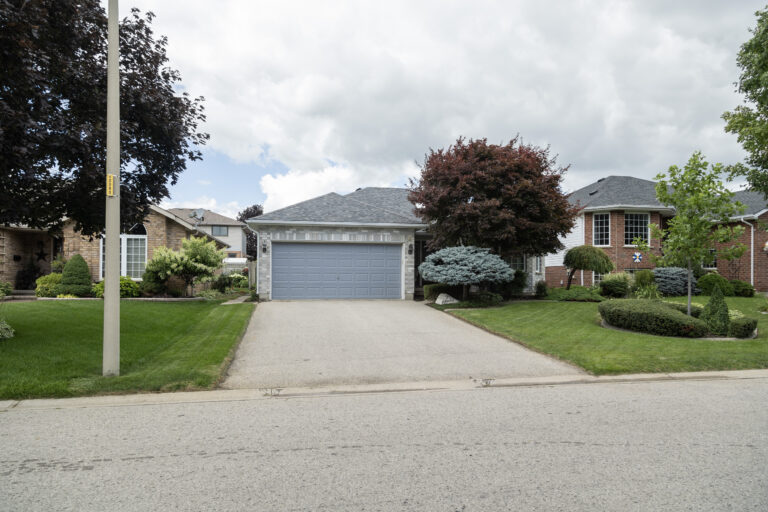 Immaculate move-in-ready bungalow in Simcoe.