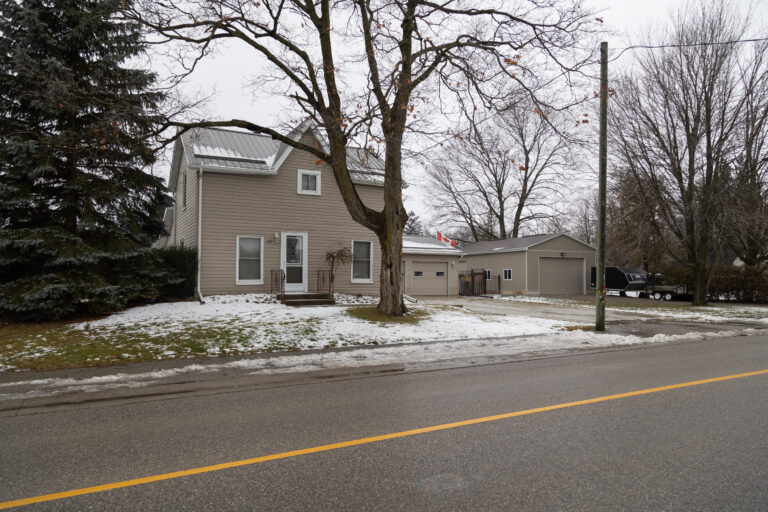 Fantastic home, double car garage and detached workshop in a nice, quiet neighbourhood within walking distance to the elementary school and all of Scotland’s amenities.