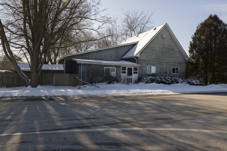 Spacious family home on over an acre in the quaint hamlet of Kelvin.