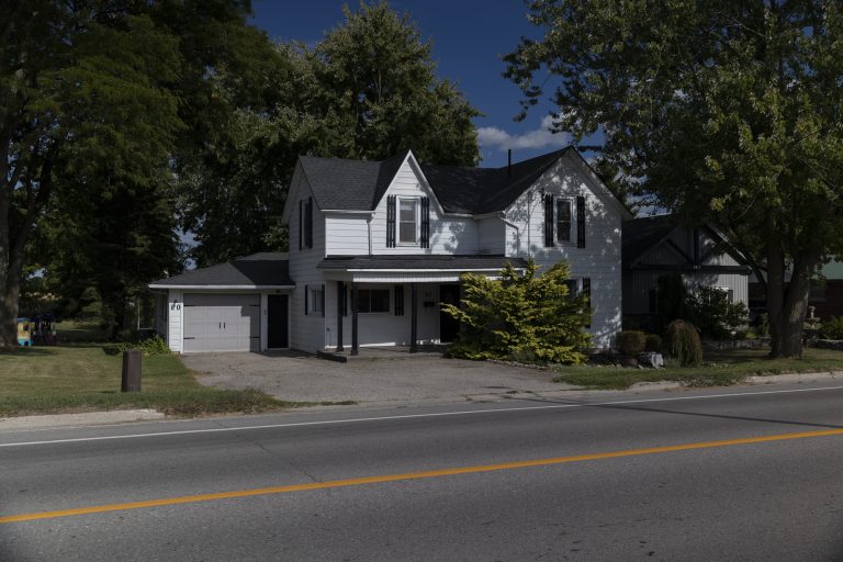 Move in ready, country village family home located in the lovely town of Norwich, approx. 20 mins to Woodstock and Hwy 401/403.