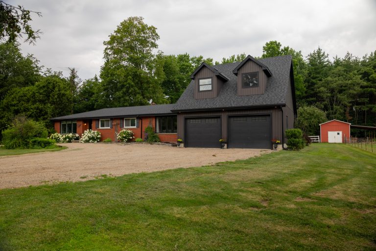Wonderful family home with a barn on a 1.7 acre country lot just south of Hwy 403 access, in the countryside.