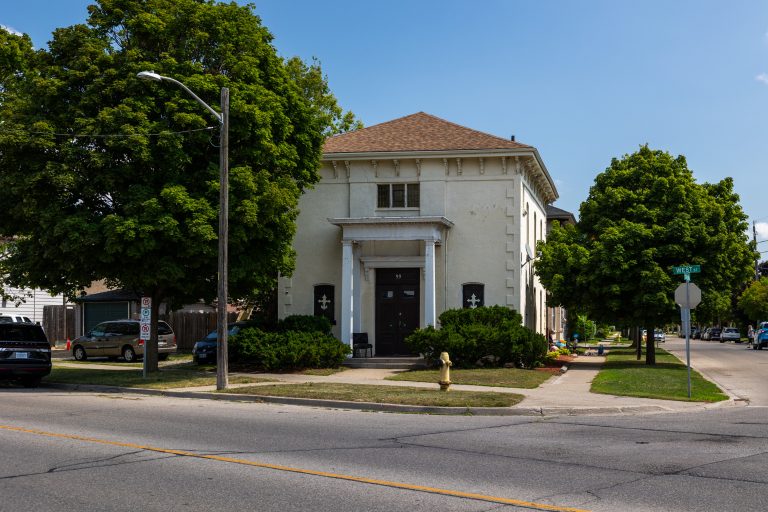 Calling all investors! Take note of this up/down duplex near the train station, with NLR (Low-Rise Residential) zoning and great present and future upside potential.